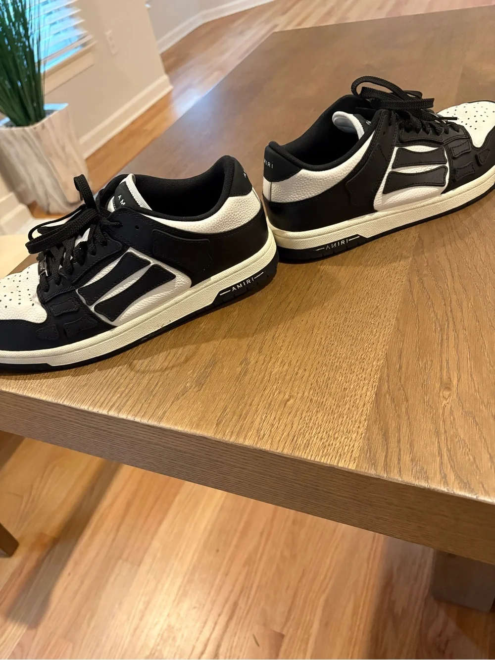 AMIRI Men's Black & White Leather Low-Top Sneakers